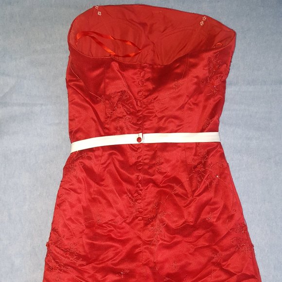 NEW Bella Formals By Venus Strapless Lace Red Dress - Picture 2 of 7